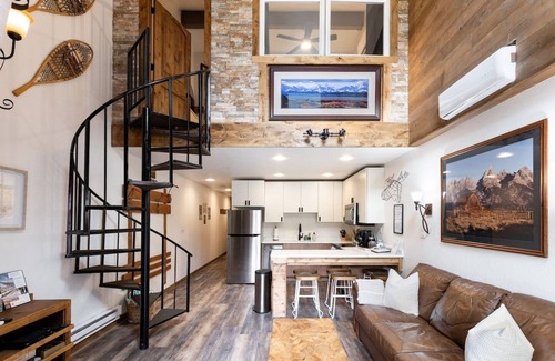 North Park City Condo | Walk to Ski | Free Parking | Hot Tub