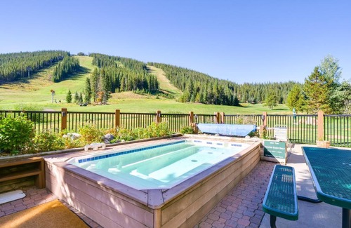 East Village at Copper Apartment | Walk to Ski Lift and Hot Tub Copper Mountain Condo