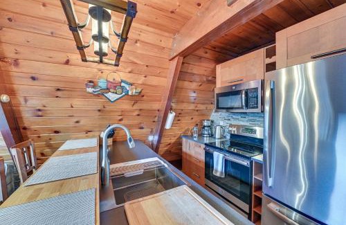 Hunter House | Walk to Ski Lift! Charming Hunter A-Frame