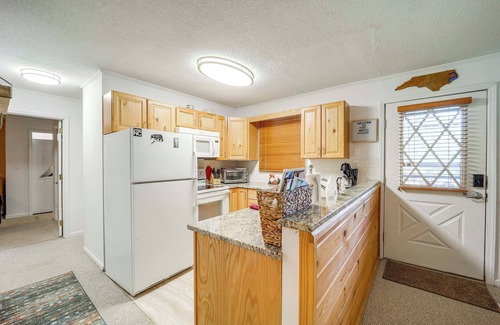 Beech Mountain Condo | Walk to Ski Lift: Beech Mountain Condo