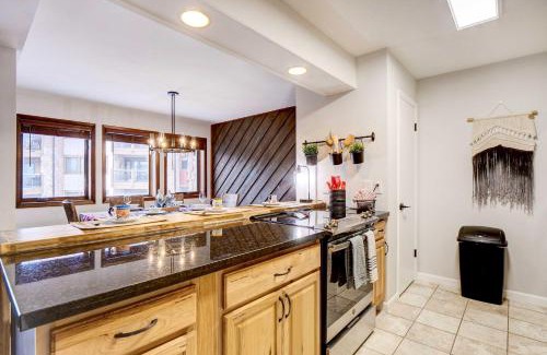Historic District Apartment | Walk to Ski Resort Breckenridge Condo with Hot Tub!