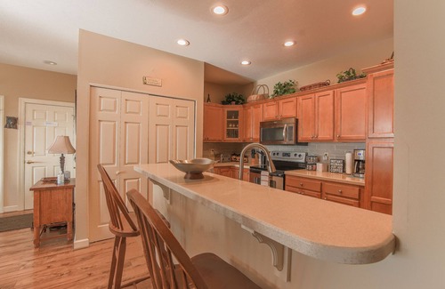 Sugar Mountain Condo | Walk to ski slopes! INCREDIBLE MTN VIEWS,SUNSETS, HOTTUB, FIREPLACE