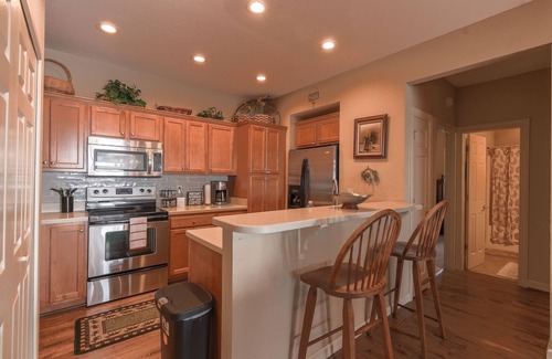 Sugar Mountain Condo | Walk to ski slopes! INCREDIBLE MTN VIEWS,SUNSETS, HOTTUB, FIREPLACE
