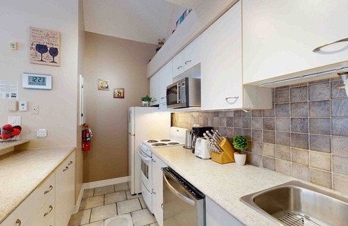 Craigleith Condo | Walk-to-slope condo w/fireplace, pool & tennis