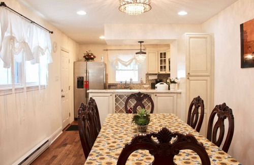 Passyunk Square House | Walk to South Philly's Best Restaurants & Bars!