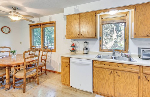 Mankato House | Walk to Spring Lake w/Waterpark: Family Retreat!
