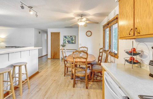 Mankato House | Walk to Spring Lake w/Waterpark: Family Retreat!