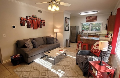 Tuscaloosa Condo | Walk to Stadium/Strip/Downtown! 2 bd/2 bath, Off-street parking!