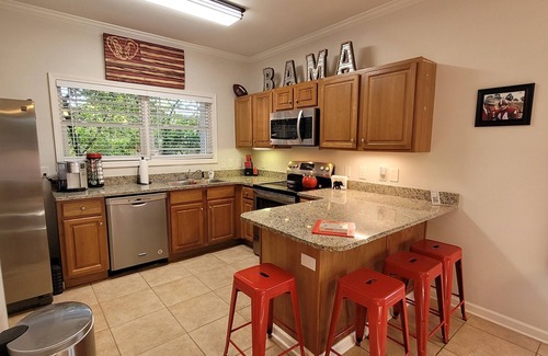 Tuscaloosa Condo | Walk to Stadium/Strip/Downtown! 2 bd/2 bath, Off-street parking!
