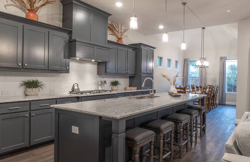 Arlington House | Walk To Stadiums: Game Room Hot Tub Mini Golf 4 Full Bath Prime Location