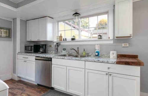 Watkins Glen House | Walk to state park, 6bed,Hot tub