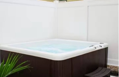 Watkins Glen House | Walk to state park, 6bed,Hot tub