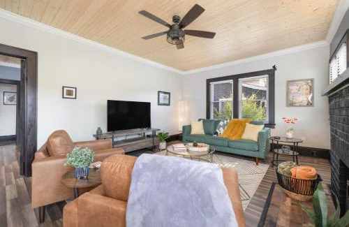 Bristol House | Walk to State Street - Remodeled Home