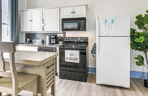 Galveston Apartment | Walk to Strand District: Historic Galveston Home