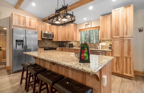 Summit Estates House | Walk to Summit. Relaxing Spa and Fireplace.