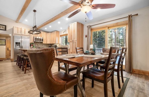 Summit Estates House | Walk to Summit. Relaxing Spa and Fireplace.