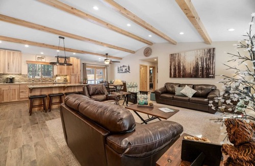 Summit Estates House | Walk to Summit. Relaxing Spa and Fireplace.