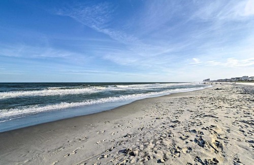 Surfside Beach Apartment | Walk to Surfside Beach Studio with Covered Balcony