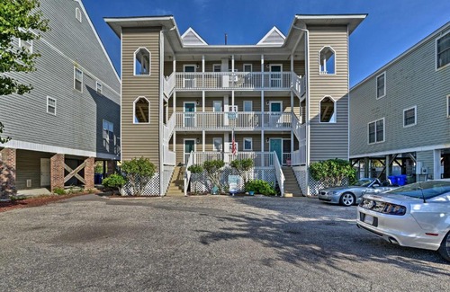 Surfside Beach Apartment | Walk to Surfside Beach Studio with Covered Balcony