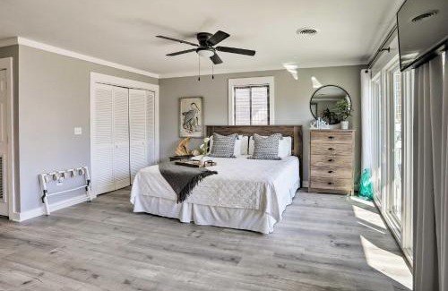 Surfside Beach Apartment | Walk to Surfside Beach Studio with Covered Balcony