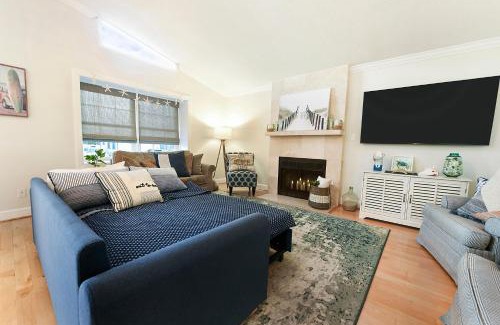 Caine Woods Villa | Walk to the Beach at the Blue House! EV Cgr, Pets!