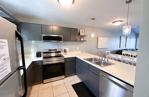 South Haven Condo | Walk to the beach & downtown! Kid Approved!
