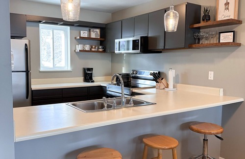 South Haven Condo | Walk to the beach & downtown! Kid Approved!