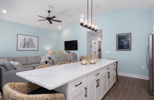 Corolla Light House | Walk to the beach, Dogs ok! Huge SW community Pool -Close to all!