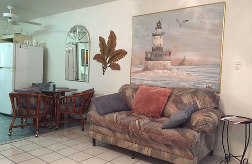 Ormond By The Sea Palt Cottage | Walk to the beach from this peaceful, pet friendly, hideaway.
