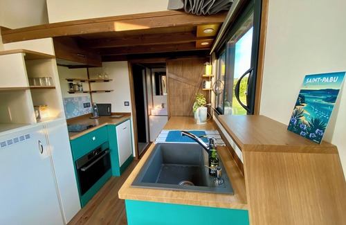 Landeda Apartment | Walk to the beach for ker Ael's Tiny house