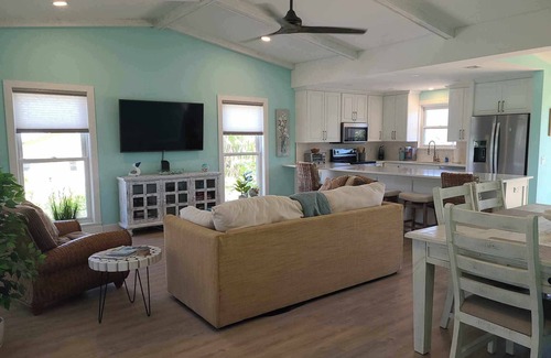 The Dunes House | Walk to the Beach. Just Renovated. Well Stocked! Serenity and Shelling Oasis.