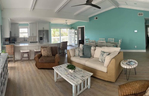 The Dunes House | Walk to the Beach. Just Renovated. Well Stocked! Serenity and Shelling Oasis.