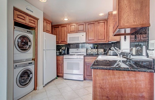 South Oceanside Condo | Walk to the beach - Mermaid's Pool Retreat