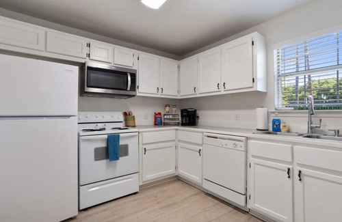 Mississippi City Apartment | Walk to the Beach! No cleaning fee!