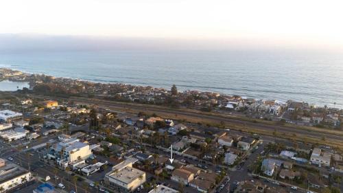 South Oceanside House | Walk to the Beach Private Backyard and Fire Pit