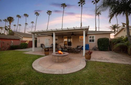 South Oceanside House | Walk to the Beach Private Backyard and Fire Pit