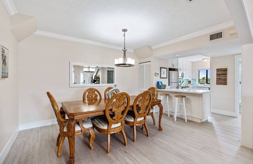 Bella Vista Condo | Walk to the beach, shopping, restaurants, and more! β€οΈππ