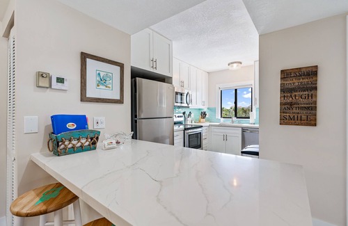 Bella Vista Condo | Walk to the beach, shopping, restaurants, and more! β€οΈππ