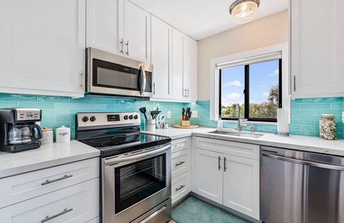 Bella Vista Condo | Walk to the beach, shopping, restaurants, and more! β€οΈππ