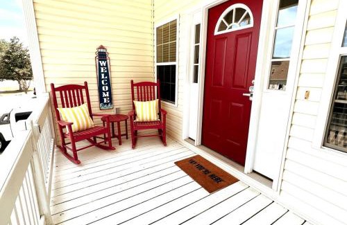 North Myrtle Beach House | Walk to the Beach-Sleeps 10 and Golfcart