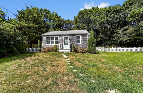 East Sandwich House | Walk to the beach from this classy and compact cottage