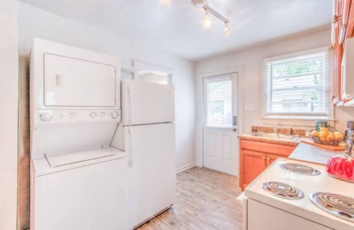 Midtown Apartment | Walk to the best of Midtown! Charming Cottage