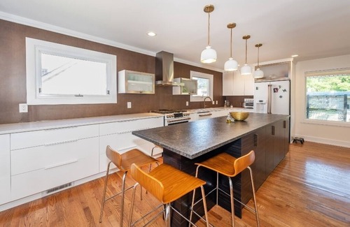Ann Arbor House | Walk to the Big House from this Stylish Home.
