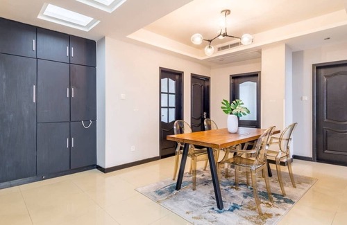 Huangpu Apartment | Walk to the bund, People Square, Xintiandi, Yuyuan Gardens