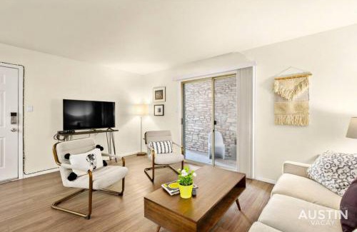 Westfield Apartment | Walk to the Golf Course 2BD Apt, Pool, and Parking