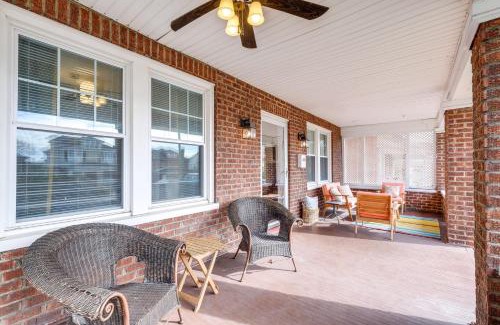 Roanoke Apartment | Walk to The Grandin Theatre Roanoke Unit with Yard!