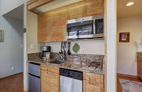 Mountain House Condo | Walk to the Lifts/Hot Tub Access/Stunning Slope Views/Private Patio
