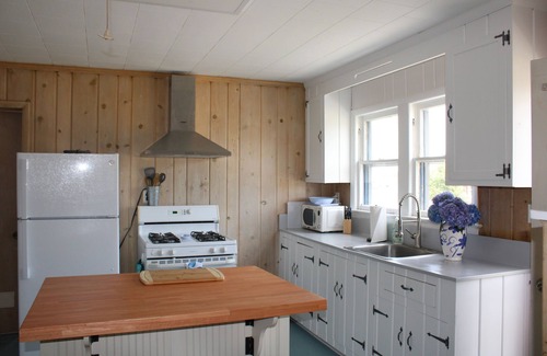 Ocean City House | Walk to the Marinas & all the fun stuff! Cottage from the movie Ping Pong Summer