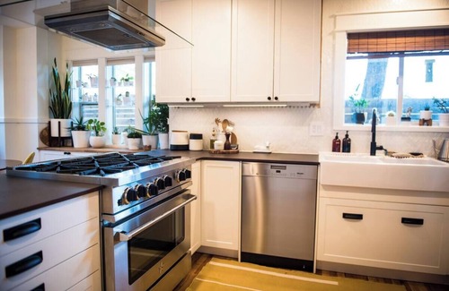 Southern Crossing House | Walk to the River! Incredible Home in the ♥ of Old Bend