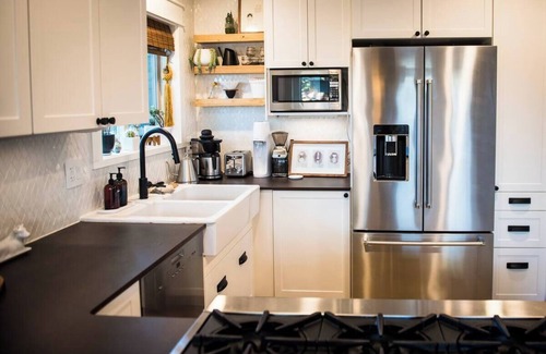 Southern Crossing House | Walk to the River! Incredible Home in the ♥ of Old Bend